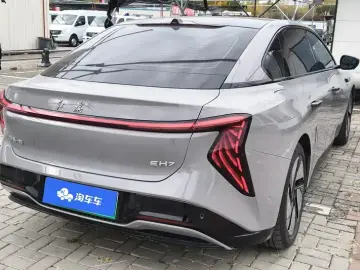 2025 Hongqi EH7 с пробегом 6 000 км