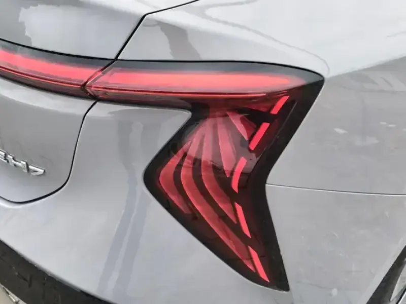 2025 Hongqi EH7 с пробегом 6 000 км
