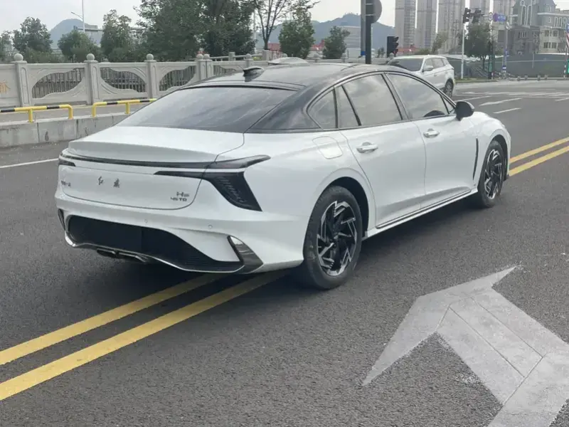 2024 Hongqi H6 с пробегом 26 000 км