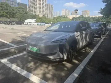 Hongqi EH7