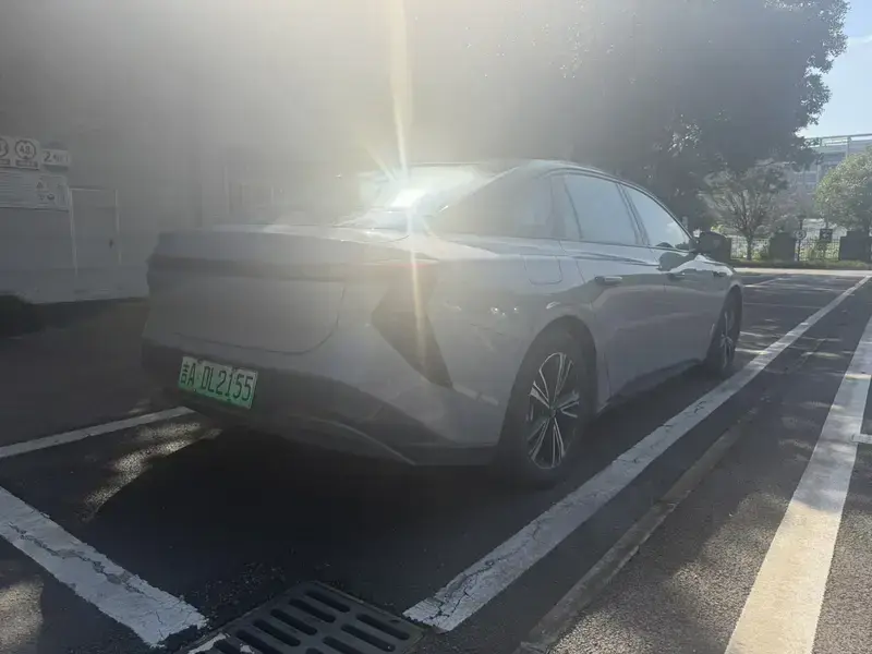 2024 Hongqi EH7 с пробегом 14 000 км