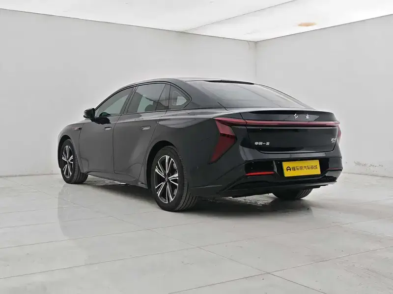 2024 Hongqi EH7 с пробегом 38 800 км