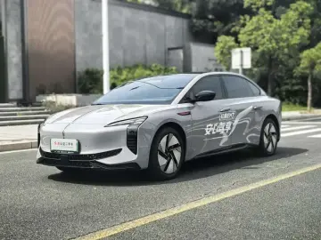 Hongqi EH7