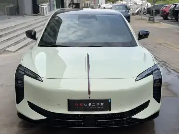 2025 Hongqi EH7 с пробегом 100 км