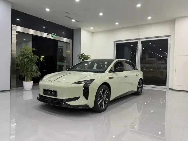 2024 Hongqi EH7 с пробегом 27 000 км