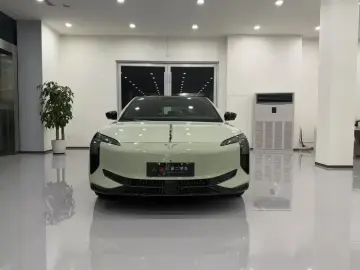 2024 Hongqi EH7 с пробегом 27 000 км