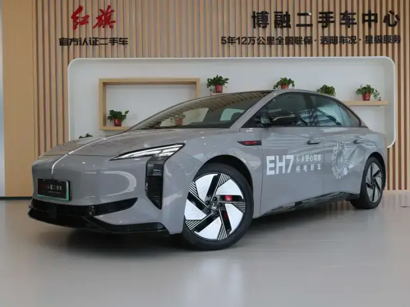 2025 Hongqi EH7 с пробегом 5 000 км