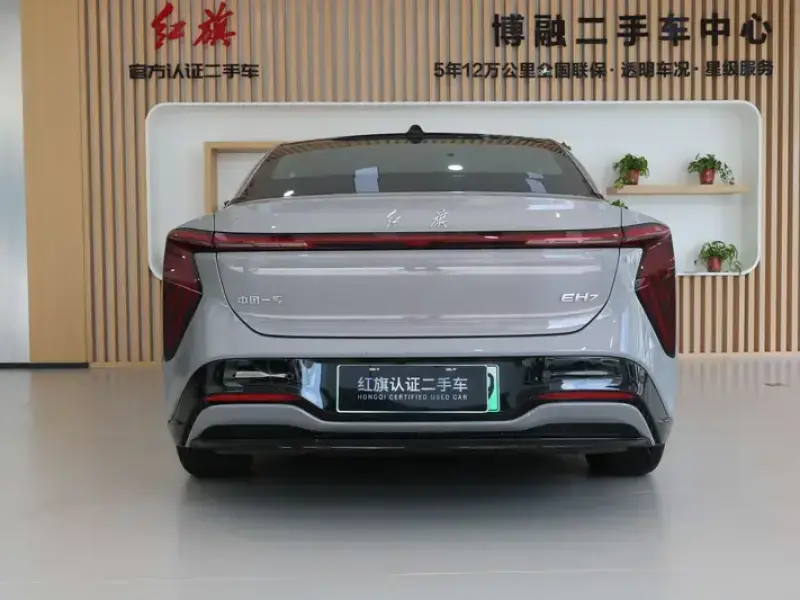 2025 Hongqi EH7 с пробегом 5 000 км