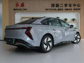 2025 Hongqi EH7 с пробегом 5 000 км