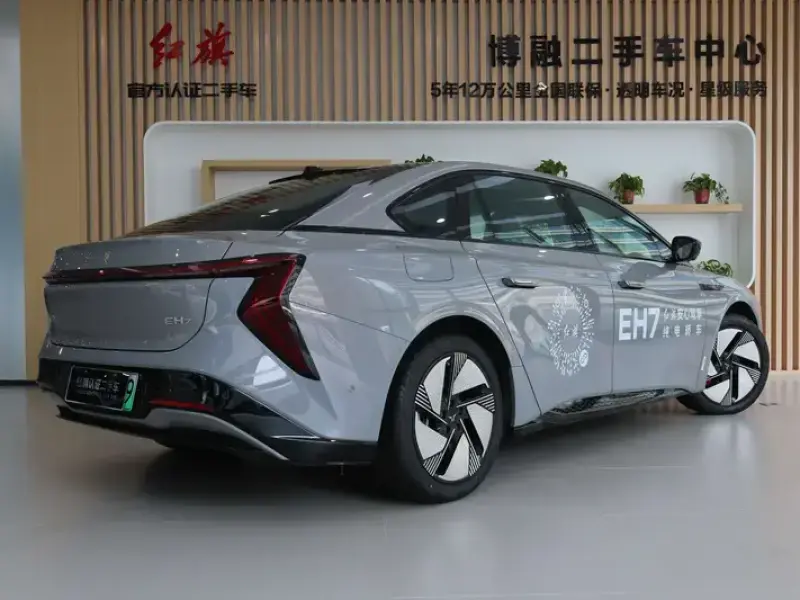 2025 Hongqi EH7 с пробегом 5 000 км