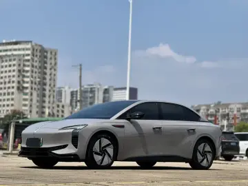 Hongqi EH7