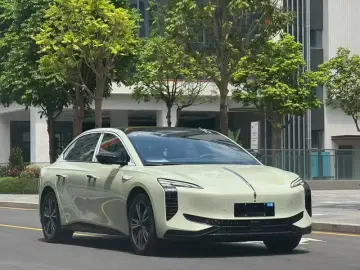 Hongqi EH7