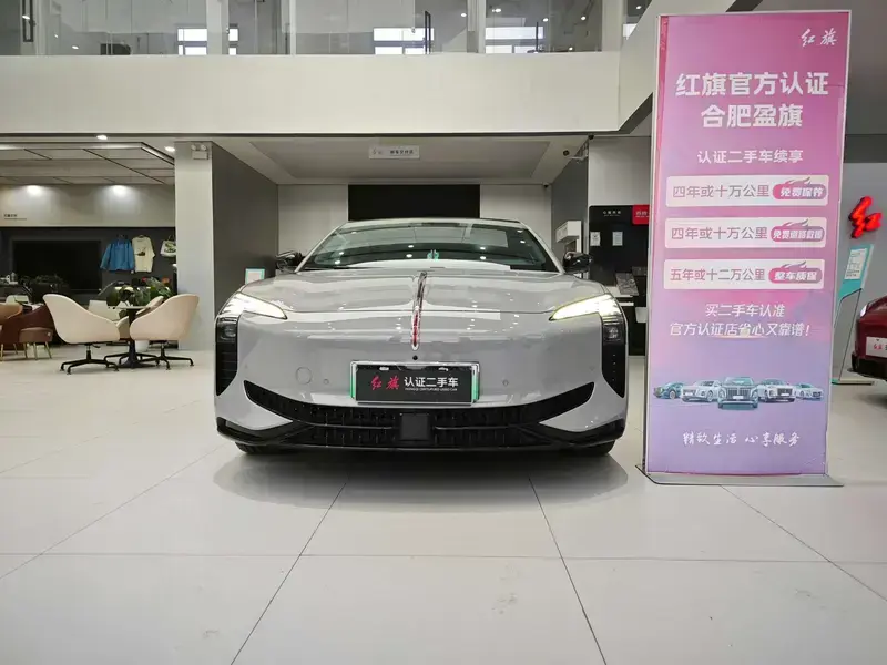 2025 Hongqi EH7 с пробегом 9 000 км