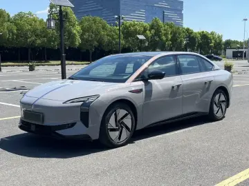 Hongqi EH7