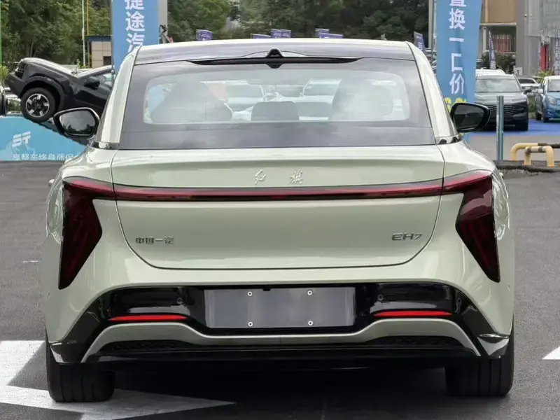 2025 Hongqi EH7 с пробегом 100 км