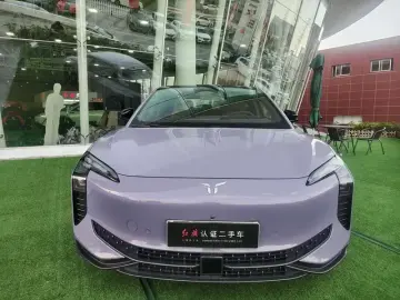 2024 Hongqi EH7 с пробегом 12 000 км