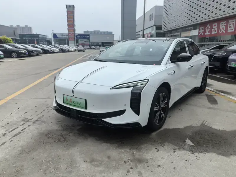 2025 Hongqi EH7 с пробегом 300 км