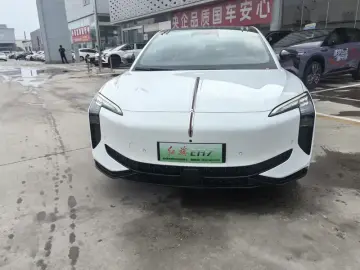2025 Hongqi EH7 с пробегом 300 км