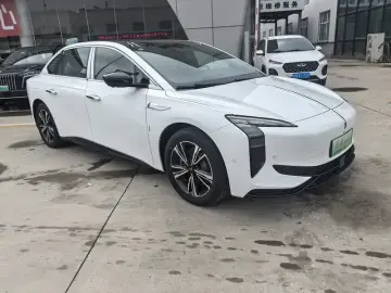2025 Hongqi EH7 с пробегом 300 км