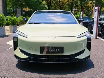 Hongqi EH7