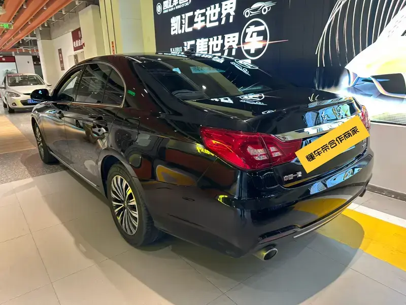 2021 Hongqi H7 с пробегом 32 000 км