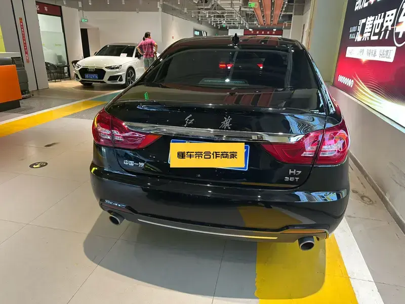 2021 Hongqi H7 с пробегом 32 000 км