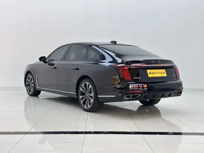 2024 Hongqi H9 с пробегом 2 300 км