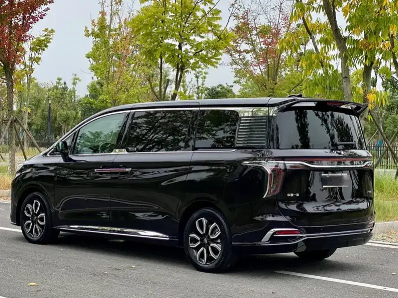 2022 Hongqi HQ9 с пробегом 52 000 км