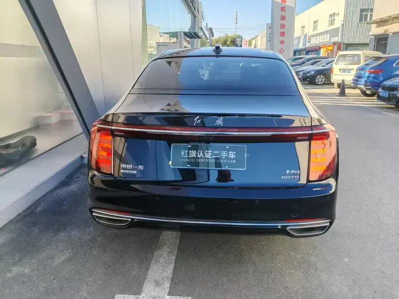 2024 Hongqi H9 с пробегом 10 000 км