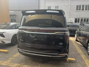 2024 Hongqi HQ9 с пробегом 38 000 км