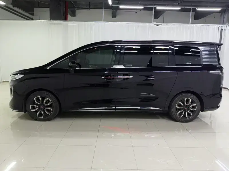 2022 Hongqi HQ9 с пробегом 72 900 км
