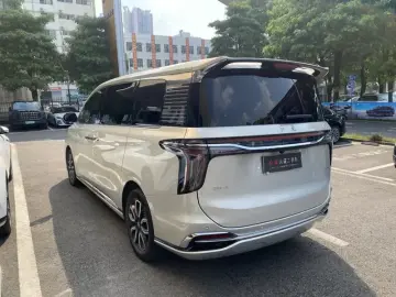 2022 Hongqi HQ9 с пробегом 33 000 км