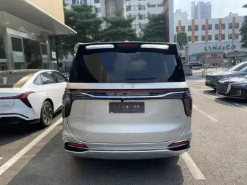 2022 Hongqi HQ9 с пробегом 33 000 км