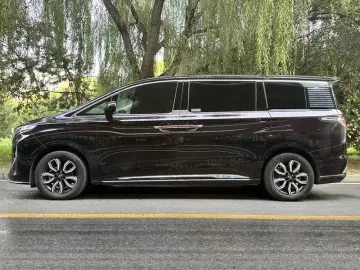 2022 Hongqi HQ9 с пробегом 45 000 км