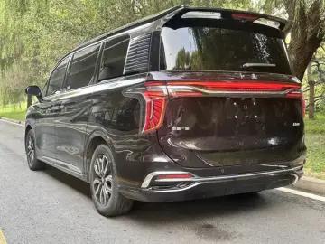 2022 Hongqi HQ9 с пробегом 45 000 км