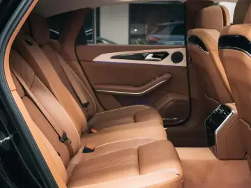 2020 Hongqi H9 с пробегом 43 000 км