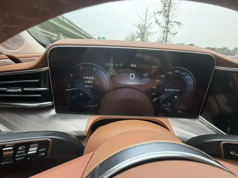 2022 Hongqi H9 с пробегом 45 000 км
