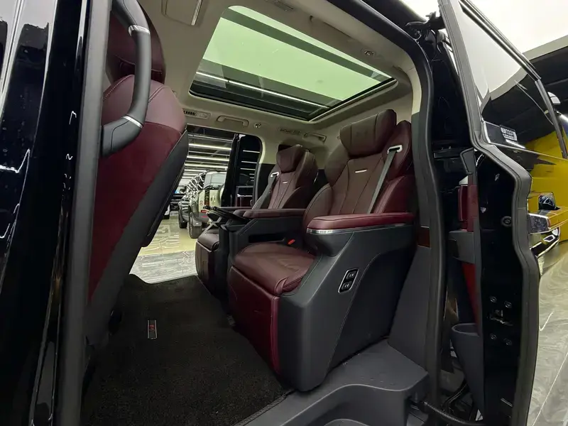 2024 Hongqi HQ9 с пробегом 8 700 км