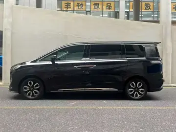 2022 Hongqi HQ9 с пробегом 37 000 км