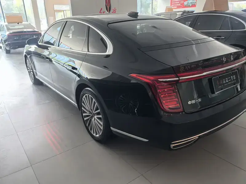 2023 Hongqi H9 с пробегом 28 000 км