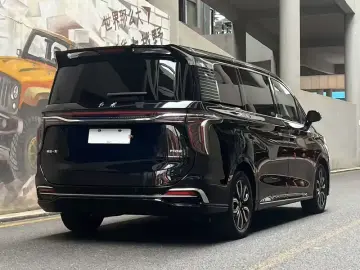 2022 Hongqi HQ9 с пробегом 37 000 км