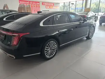 2023 Hongqi H9 с пробегом 28 000 км