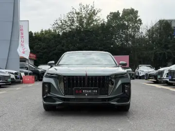 2025 Hongqi H9 с пробегом 4 000 км