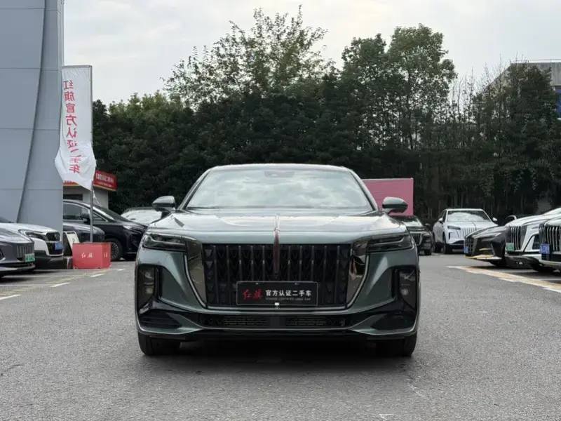 2025 Hongqi H9 с пробегом 4 000 км