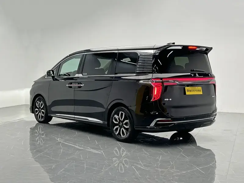 2022 Hongqi HQ9 с пробегом 59 300 км