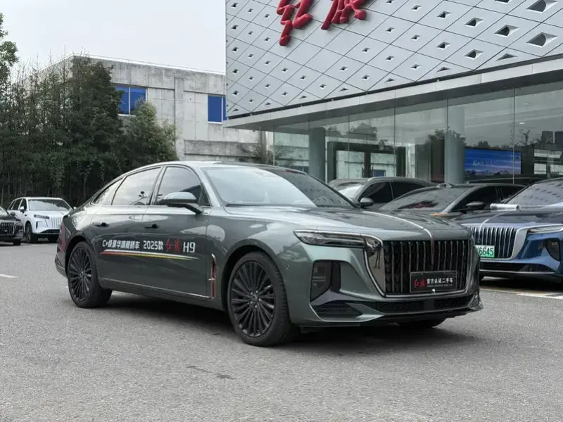 2025 Hongqi H9 с пробегом 4 000 км