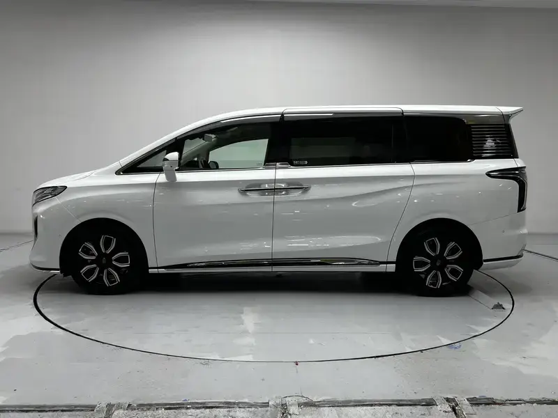 2022 Hongqi HQ9 с пробегом 57 900 км