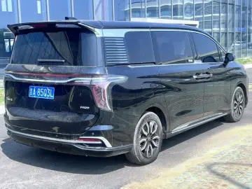 2022 Hongqi HQ9 с пробегом 12 600 км