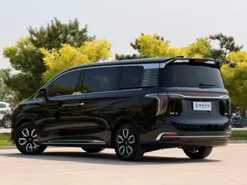 2022 Hongqi HQ9 с пробегом 36 000 км