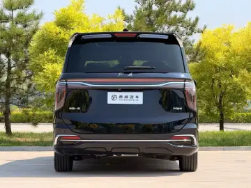 2022 Hongqi HQ9 с пробегом 36 000 км